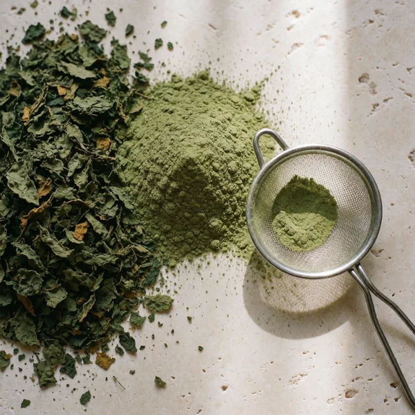 Dried kratom leaf milled to a fine powder